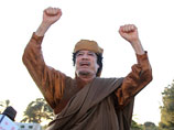Источник в оппозиции сообщил, что повстанцы несут большие потери. По его словам, резиденцию Каддафи ливийская армия защищает с помощью танков