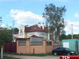 Следователи во вторник более шести часов проводили обыски в домах бывшего губернатора Тульской области Вячеслава Дудки, которого теперь обвиняют в покушении на получение многомиллионной взятки