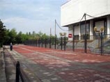 Тротуарную плитку, укладкой которой увлеклись новые власти Москвы, теперь не только рисуют, но и красят в красный цвет Тротуарную плитку, укладкой которой увлеклись новые власти Москвы, теперь не только рисуют, но и красят в красный цвет
