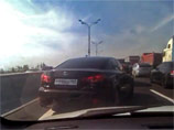 Ранее в четверг сообщалось, что сотрудники правоохранительных органов Москвы проводят проверку по факту нападения водителя Lexus с мигалкой на корреспондента "Новой газеты"
