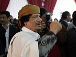Ливийские оппозиционеры сообщают в четверг, что ливийский лидер Муамар Каддафи загнан в угол