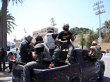 Ливийские оппозиционеры говорят, что Каддафи с сыновьями окружен. СМИ: в Триполи царит хаос