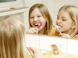 Исследование также показало, что один из четырех британцев оставляет кран открытым, когда чистит зубы