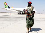 В попытке "выкурить" повстанцев из аэропорта в Триполи силы Каддафи разбомбили пассажирский Airbus