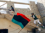 Повстанцы контролируют большую часть Триполи и Ливии. При этом формирования оппозиции осаждают родной город Каддафи Сирт, который находится в руках его сторонников