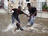 Американцы проводили убивший 20 человек ураган "Айрин", устроив из Манхэттена "аквапарк"