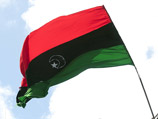 На флагштоке дипмиссии теперь развивается триколор Переходного национального совета (ПНС) с красной, черной и зеленой полосами