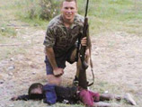В ЮАР ищут белого мужчину, сделавшего ФОТО с винтовкой на фоне мертвого чернокожего ребенка