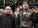 Путин на трехколесном "Харлее" в компании с Хирургом стал участником очередного байк-фестиваля Путин на трехколесном "Харлее" в компании с Хирургом стал участником очередного байк-фестиваля