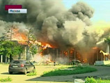 На ВВЦ вспыхнул и обрушился павильон "Ветеринария". Потушили, заливая водой из фонтанов На ВВЦ вспыхнул и обрушился павильон "Ветеринария". Потушили, заливая водой из фонтанов
