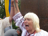 На Украине 65-летнюю пенсионерку посадили в камеру к проституткам: испортила "венок Януковича" На Украине 65-летнюю пенсионерку посадили в камеру к проституткам: испортила "венок Януковича"
