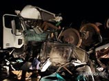 Пять человек погибли, четверо пострадали при столкновении рейсового автобуса с фурой в Свердловской области во вторник вечером