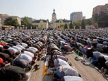 Из 90 тысяч мусульман, посетивших 30 августа утренний намаз, 50 тысяч пришли именно в Соборную мечеть