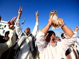 Повстанцы под крики "Аллах Акбар!" cхватили главу МИД Ливии Повстанцы под крики "Аллах Акбар!" cхватили главу МИД Ливии
