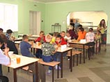 СМИ: фирма "знакомых Путина" оставила без обедов учеников десятков московских школ