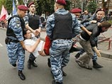СМИ: украинский спецназ разнес палатки оппозиции напротив суда, где рассматривается дело Тимошенко СМИ: украинский спецназ разнес палатки оппозиции напротив суда, где рассматривается дело Тимошенко