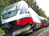 Скоростной поезд в Норвегии сошел с рельсов и перевернулся, есть раненые