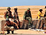 Вместе с тем, представитель повстанцев не подтвердил появившиеся ранее сообщения французских военных источников о том, что в ночь на вторник границу с ливийской стороны пересекли около 200 военных автомашин