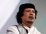 Полковник Муаммар Каддафи, лишившийся власти в результате гражданской войны и скрывающийся от новых властей Ливии, дозвонился по телефону на спутниковый телеканал "Ар-Рай", вещающий из Сирии, и заявил, что вовсе не сбегал в Нигер