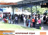 Вернуться на родину из Болгарии не могут около 900 российских туристов, в том числе 83 ребенка. Представители генконсульства утверждают, что ситуация близка к критической: "Представители генконсульства находятся в аэропортах и помогают соотечественникам