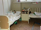 44 ребенка, возвращавшихся из Новороссийска в Карелию, были госпитализированы с поезда Новороссийск-Мурманск с признаками пищевого отравления. Кроме того, в больницу попали несколько взрослых