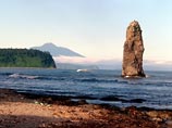 Япония претендует на четыре острова южных Курил (Итуруп, Кунашир, Шикотан и Хабомаи), ссылаясь на двусторонний Трактат о торговле и границах 1855 года