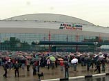 Церемония проходит на домашнем стадионе ярославской команды - "Арена 2000". Похоронят его отдельно от остальных членов погибшей команды и по мусульманским традициям - такова воля его отца