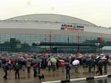 Церемония проходит на домашнем стадионе ярославской команды - "Арена 2000". Похоронят его отдельно от остальных членов погибшей команды и по мусульманским традициям - такова воля его отца Церемония проходит на домашнем стадионе ярославской команды - "Арена 2000". Похоронят его отдельно от остальных членов погибшей команды и по мусульманским традициям - такова воля его отца