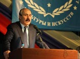 Авторы, заявляющие о "кавказском беспределе" в вузе, винят в нем ректора Рамазана Гаджимурадовича Абдулатипова