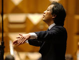 Знаменитый южнокорейский музыкант Чон Мён Хун дирижировал на концерте с участием двух оркестров КНДР - Государственного симфонического и "Унхасу" ("Млечный путь")