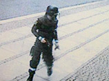 Норвежского террориста Андерса Брейвика, жертвами которого в минувшем июле стали 77 человек, сняли камеры наблюдения в правительственном квартале Осло незадолго до взрыва заложенной им бомбы