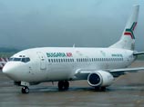 Bulgaria Air объявила, что рейсы отменены из-за финансовых разногласий с болгарским туристическим холдингом "Алма Тур", задолженность которого перед авиакомпанией, по данным последней, составляет 3,5 миллиона евро
