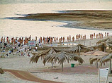 Спенсер Туник заснял тысячу голых израильтян на берегу Мертвого моря