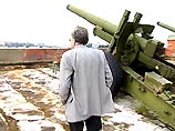 Сегодня ровно в полдень весь Петербург услышал самое экстравагантное произведение Андрея Петрова - пушечный выстрел, сопровождаемый колокольным звоном Сегодня ровно в полдень весь Петербург услышал самое экстравагантное произведение Андрея Петрова - пушечный выстрел, сопровождаемый колокольным звоном