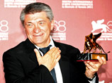 Фильм Александра Сокурова "Фауст" получил главный приз Венецианского кинофестиваля. Глава жюри Даррен Аронофски, вручая приз, сказал, что "Фауст" из тех фильмов, после просмотра которых меняется каждый