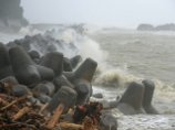 Тайфун "Роке" несет на Курильскую гряду волны высотой до восьми метров