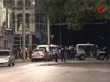 В результате мощного взрыва, который прогремел в ночь на четверг в Махачкале недалеко от здания МВД Дагестана, погиб сотрудник патрульно-постовой службы, еще 61 человек пострадал
