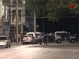 В результате мощного взрыва, который прогремел в ночь на четверг в Махачкале недалеко от здания МВД Дагестана, погиб сотрудник патрульно-постовой службы, еще 61 человек пострадал В результате мощного взрыва, который прогремел в ночь на четверг в Махачкале недалеко от здания МВД Дагестана, погиб сотрудник патрульно-постовой службы, еще 61 человек пострадал