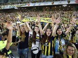 В Турции за игрой "Фенербахче" с трибун наблюдали только женщины и дети