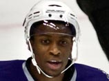 В чернокожего хоккеиста бросили бананом на матче НХЛ