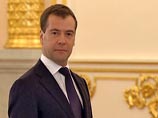 По его мнению, Медведев не стал кандидатом, не из-за того, что он "слаб" - "все мы по-разному слабые люди", а из-за того, что "есть фактор "Икс", нам неизвестный, который заставил его изменить намерение" По его мнению, Медведев не стал кандидатом, не из-за того, что он "слаб" - "все мы по-разному слабые люди", а из-за того, что "есть фактор "Икс", нам неизвестный, который заставил его изменить намерение"