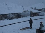 На Колыме снегопад парализовал движение на дорогах, закрыт аэропорт "Магадан"