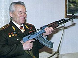 От 91-летнего Михаила Калашникова, создавшего легендарный автомат, оружейники тщательно скрывают, что закупки его оружия прекращены. Боятся, что он не переживет такое известие