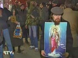 Напомним, что российские власти традиционно запрещают проводить гей-парады в городах. В этом чиновников поддерживает церковь, которая считает гомосексуализм "греховным повреждением человеческой природы"