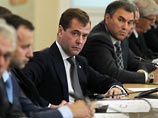 Ранее российские СМИ также отмечали, что федеральные каналы в выпусках новостей очень осторожно сообщили об отставке и перепалке с Медведевым