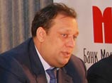 Экс-руководителям Банка Москвы заочно предъявили обвинение в хищении около 13 млрд рублей Экс-руководителям Банка Москвы заочно предъявили обвинение в хищении около 13 млрд рублей