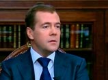 Президент Дмитрий Медведев решил объяснить на ТВ, почему не будет баллотироваться на второй срок, и "изложить свое видение ситуации в стране" в целом