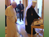 Митрополит Иларион подарил Бенедикту XVI икону
