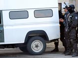 Полицейским подразделениям Благоевграда удалось блокировать и изолировать вооруженную группу цыган, которые хотели отомстить скинхедам Полицейским подразделениям Благоевграда удалось блокировать и изолировать вооруженную группу цыган, которые хотели отомстить скинхедам