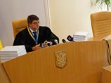 Судья Киреев предлагал Тимошенко выступить с заключительным словом. Но Тимошенко требовала на подготовку к последнему слову два дня, рассчитывая выступить с ним 3 октября
